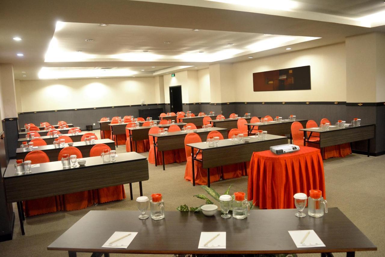 Aston Denpasar Hotel & Convention Esterno foto